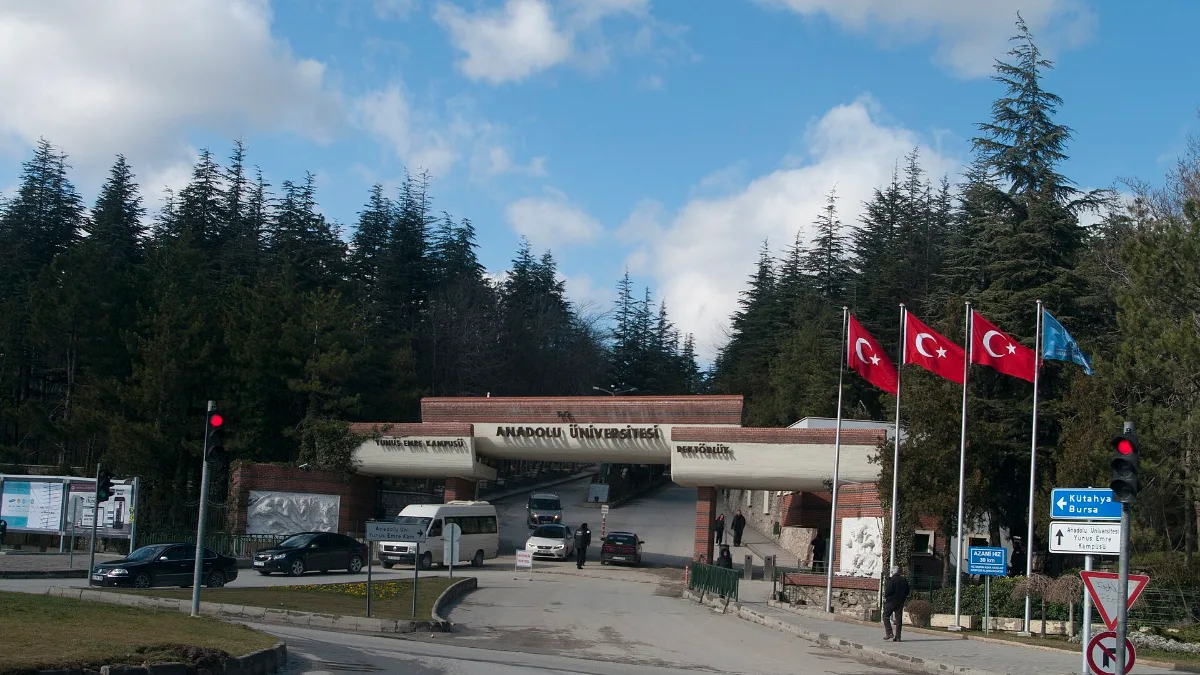 Main gate of Anadolu University in Eskişehir, an option for students who transfer to a Turkish university