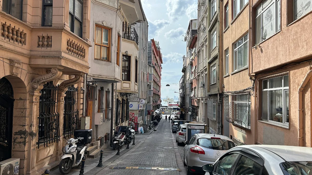 Residential street in Kadıköy, Istanbul, a favourite area for people on the Turkey digital nomad visa